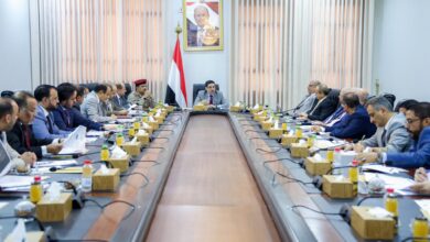 Cabinet reviews topics, approves Aden refineries' revival as free zone.