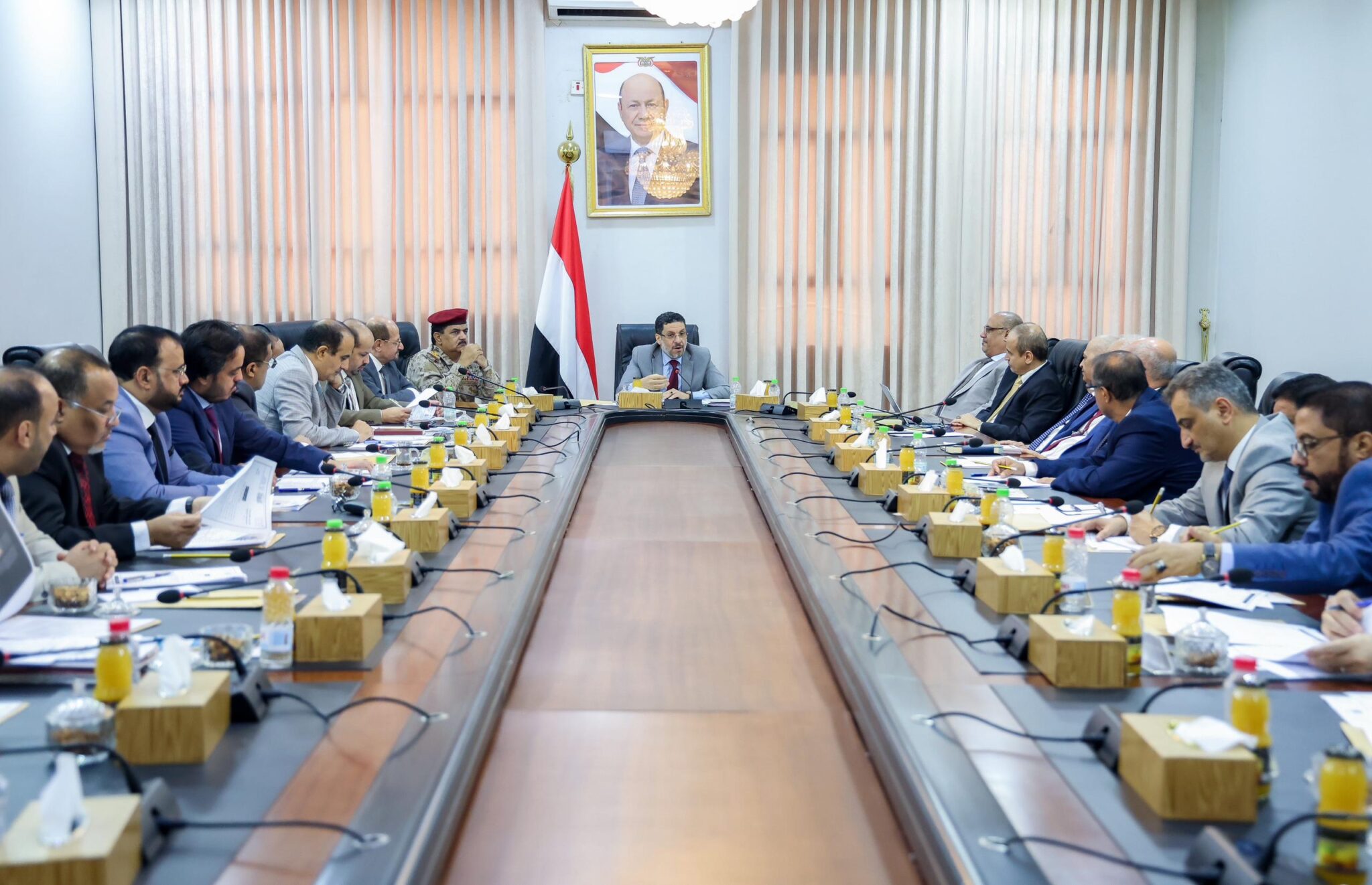 Cabinet reviews topics, approves Aden refineries' revival as free zone.