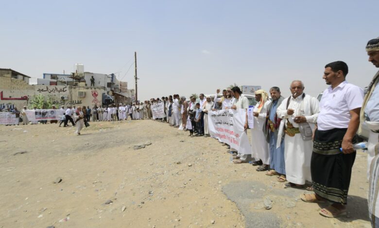 Families of captives protest sectarian death sentences by Houthi militias against their kin.