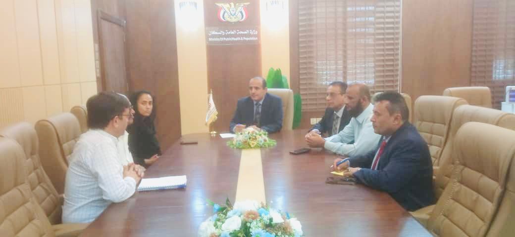 Health Minister discusses Handicap Intl's healthcare interventions with its Country Director.