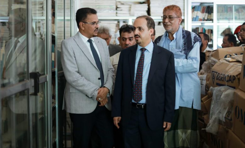 Yemeni Minister Visits Historic Library in Mukalla