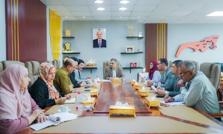 National Inquiry Committee discusses human rights with Aden's Governor.