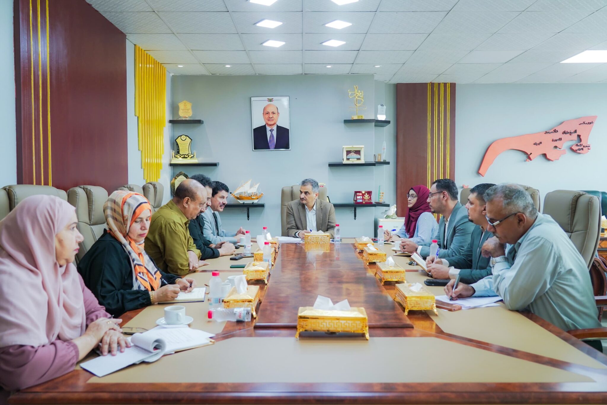 National Inquiry Committee discusses human rights with Aden's Governor.