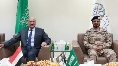 Tariq Saleh, member of the Leadership Council, meets with the commander of the Joint Arab Coalition forces.