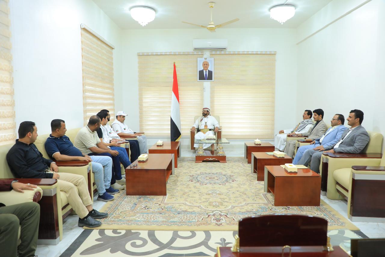 Al-Aradah meets a Kuwaiti Red Crescent delegation, praising their humanitarian efforts.