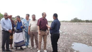 Engineering team assesses flood damage to Balh Bridge in Lahj, initiating repair efforts.