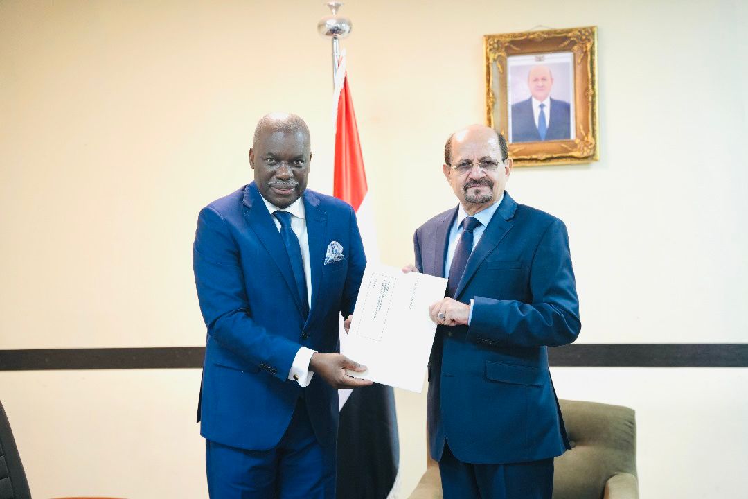 Foreign Minister receives Angola Ambassador's credentials copy.