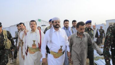 Gen. Sultan Al-Aradah inspects rain and storm damage in Marib's displaced camps.