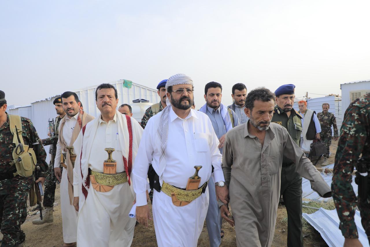 Gen. Sultan Al-Aradah inspects rain and storm damage in Marib's displaced camps.