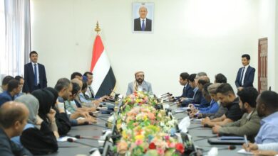 Gen. Sultan al-Aradah leads a broad meeting in Marib with local authorities and humanitarian partners.