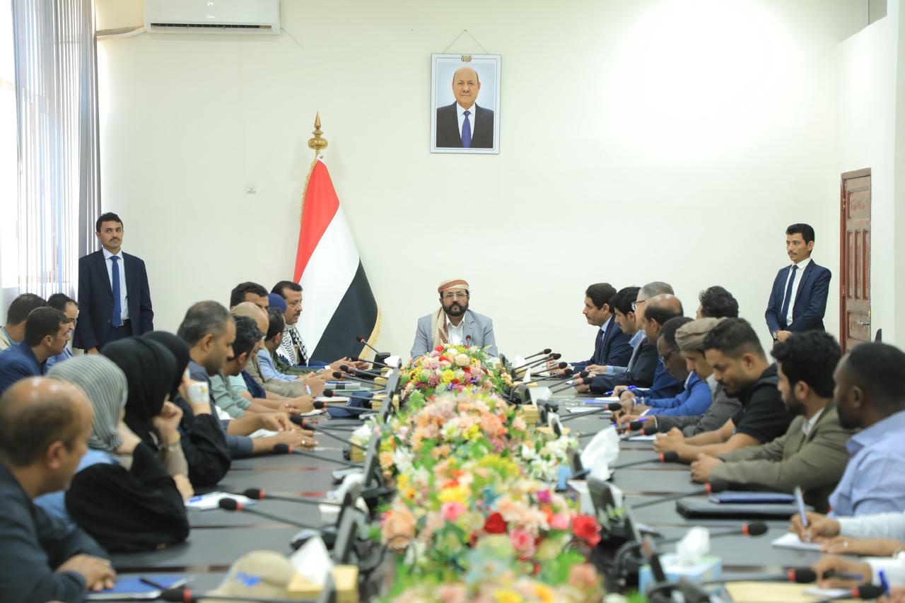 Gen. Sultan al-Aradah leads a broad meeting in Marib with local authorities and humanitarian partners.