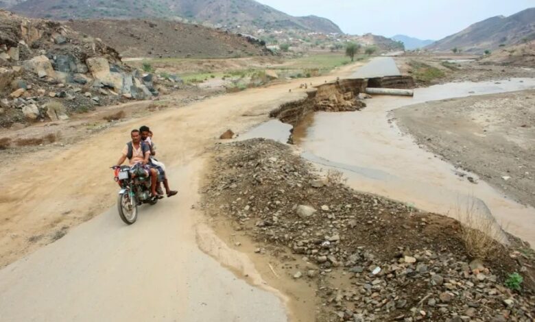 Gov report: Floods in Abyan and Taiz affect hundreds of displaced families., Delete Falstop (.) from the end of the address