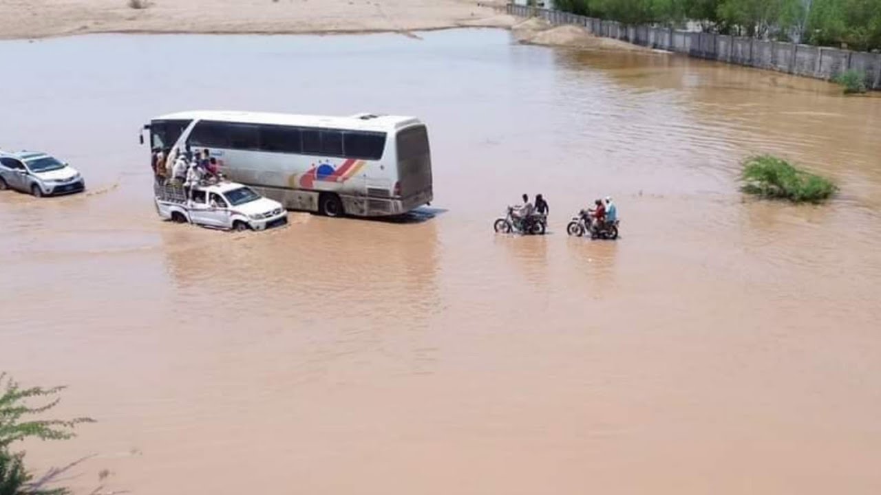 Heavy rains and floods cause significant property damage in various areas of Hodeidah.