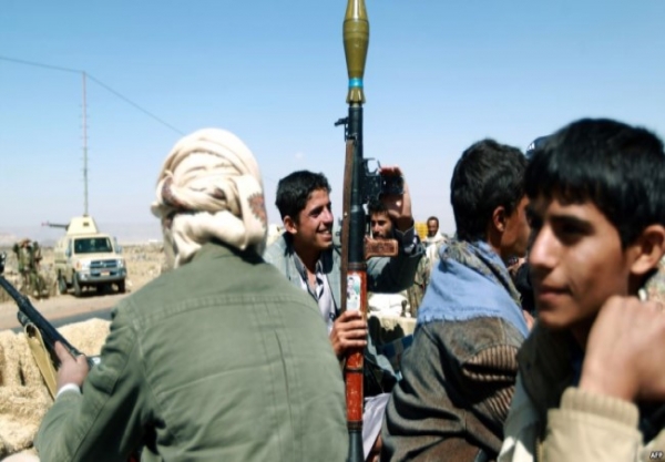 Houthi militia raids a civilian's home in Ibb, assaulting him in front of his family.