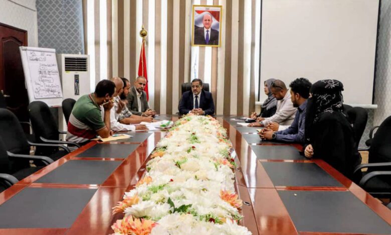 Meeting in Aden discusses ways to enhance the work mechanisms of appellate court delegates in liberated provinces.