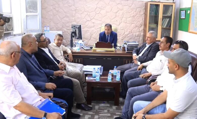 Meeting in Sayun discusses measures to counter tropical wave impacts on Hadhramaut's valley and desert directorates.