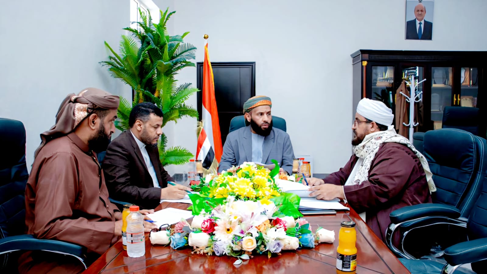 Minister of Awqaf chairs a meeting of the Board of Directors of the Higher Institute for Guidance and Counseling in Aden.