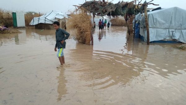 Report: Around 2,000 displaced families affected by rain and floods in Hajjah province.