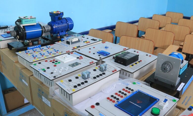 Sayun Industrial Institute receives modern equipment from Al-Awn Foundation for Development.