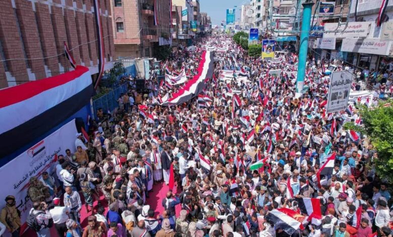 A massive public festival was held in Taiz to commemorate the anniversary of the glorious September Revolution.