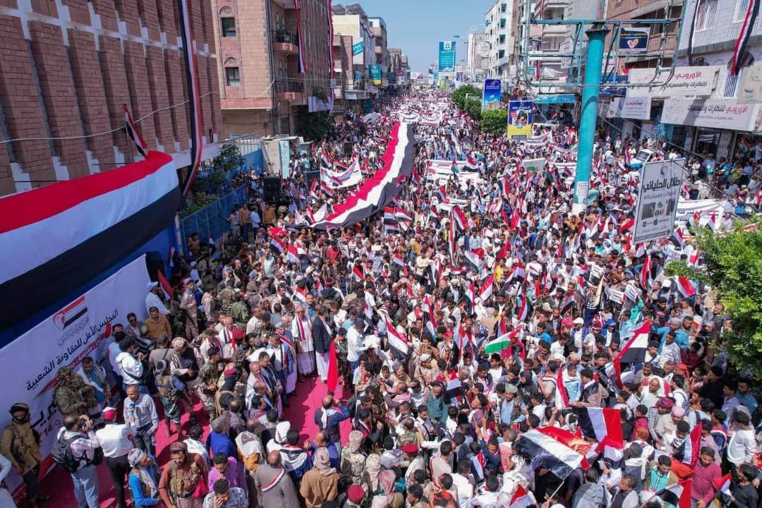 A massive public festival was held in Taiz to commemorate the anniversary of the glorious September Revolution.