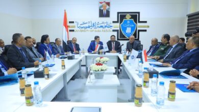 A meeting chaired by Council Member Lt. Gen. Sultan Al-Aradah discusses the status, achievements, and future plans of Saba University.