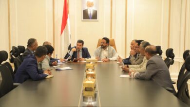 A meeting led by Council member Gen. Sultan Al-Arada and the Prime Minister approves measures to enhance central and local coordination.