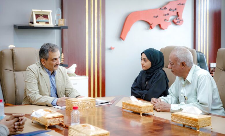 Aden Governor honors Rowan Abdulaziz for securing top spot in high school exams.