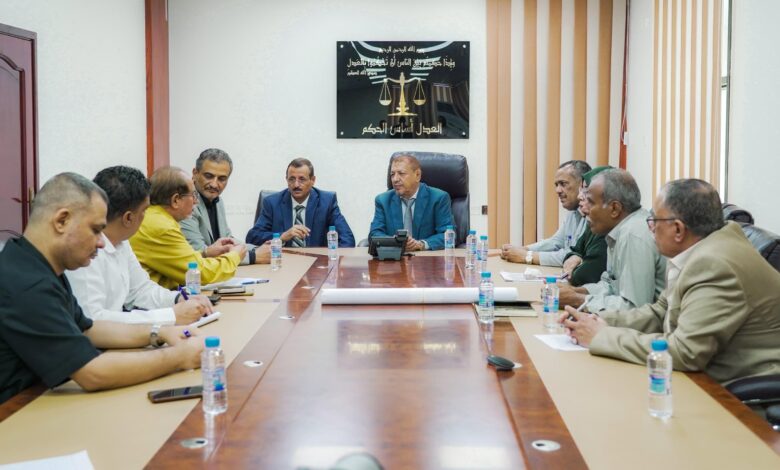 Chief Justice discusses with Aden Governor and Real Estate Authority allocating space for a judicial complex.