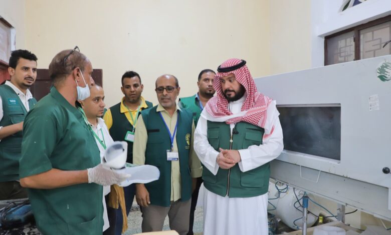 King Salman Humanitarian Aid Center team inspects health projects in Taiz.