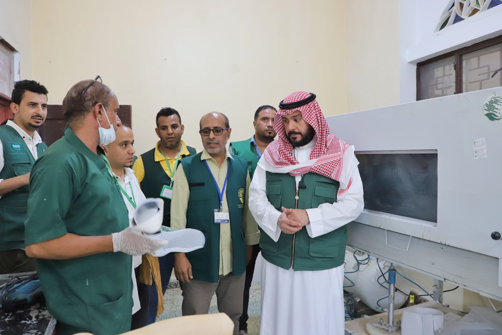 King Salman Humanitarian Aid Center team inspects health projects in Taiz.