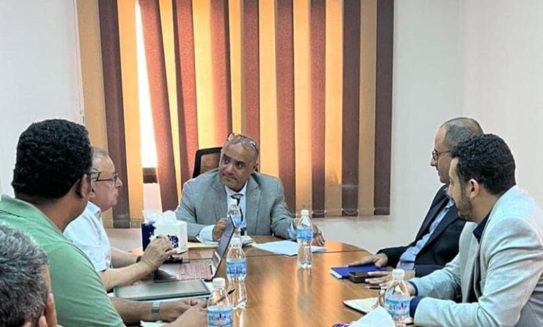 Planning and International Cooperation Minister reviews operations at Yemen's TeleYemen.