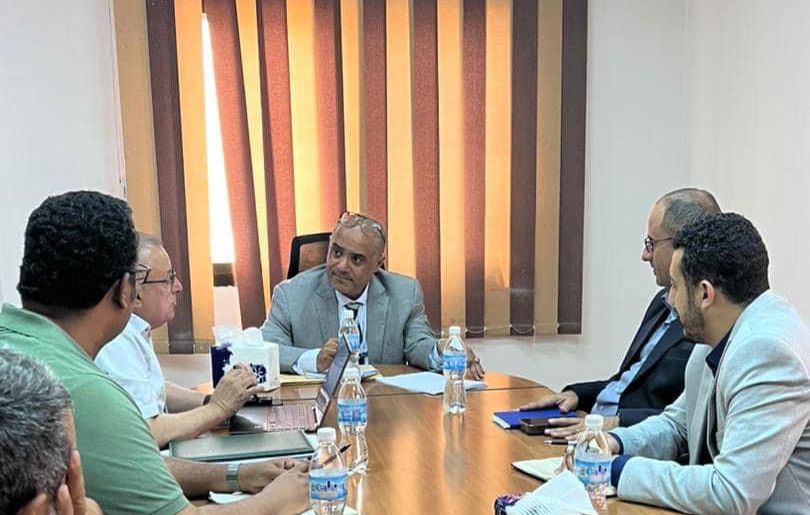 Planning and International Cooperation Minister reviews operations at Yemen's TeleYemen.