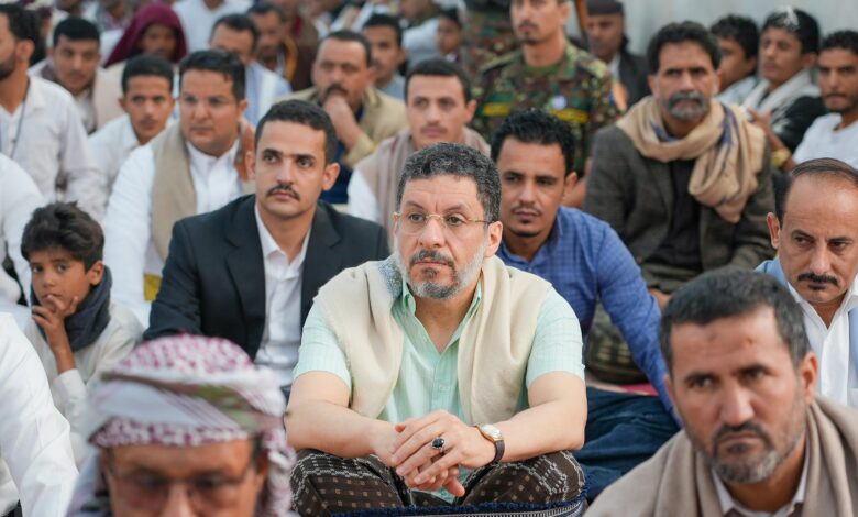 The Prime Minister joins citizens for Friday prayers at the University Mosque in Marib Governorate.