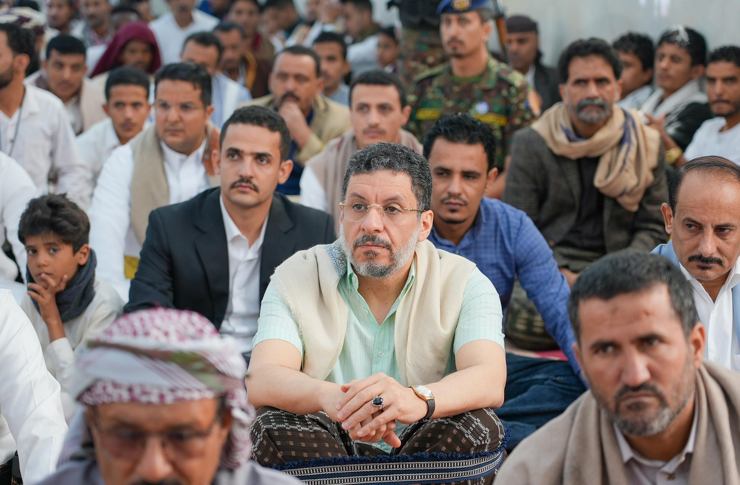 The Prime Minister joins citizens for Friday prayers at the University Mosque in Marib Governorate.