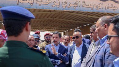 The Prime Minister visits Al-Wadiah crossing, reviews traveler procedures, and directs a review of ticket prices.