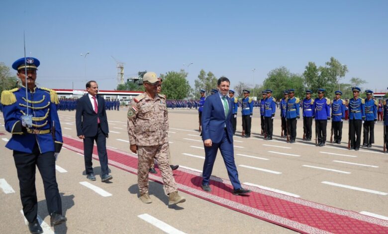 The Prime Minister visits the Air and Air Defense College in Marib Governorate.