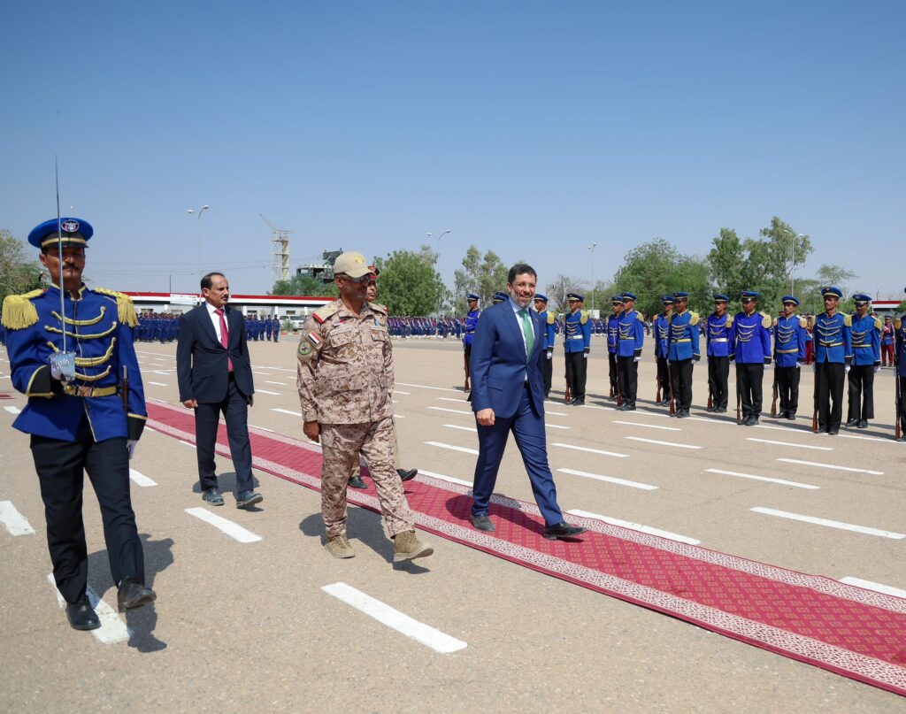 The Prime Minister visits the Air and Air Defense College in Marib Governorate.