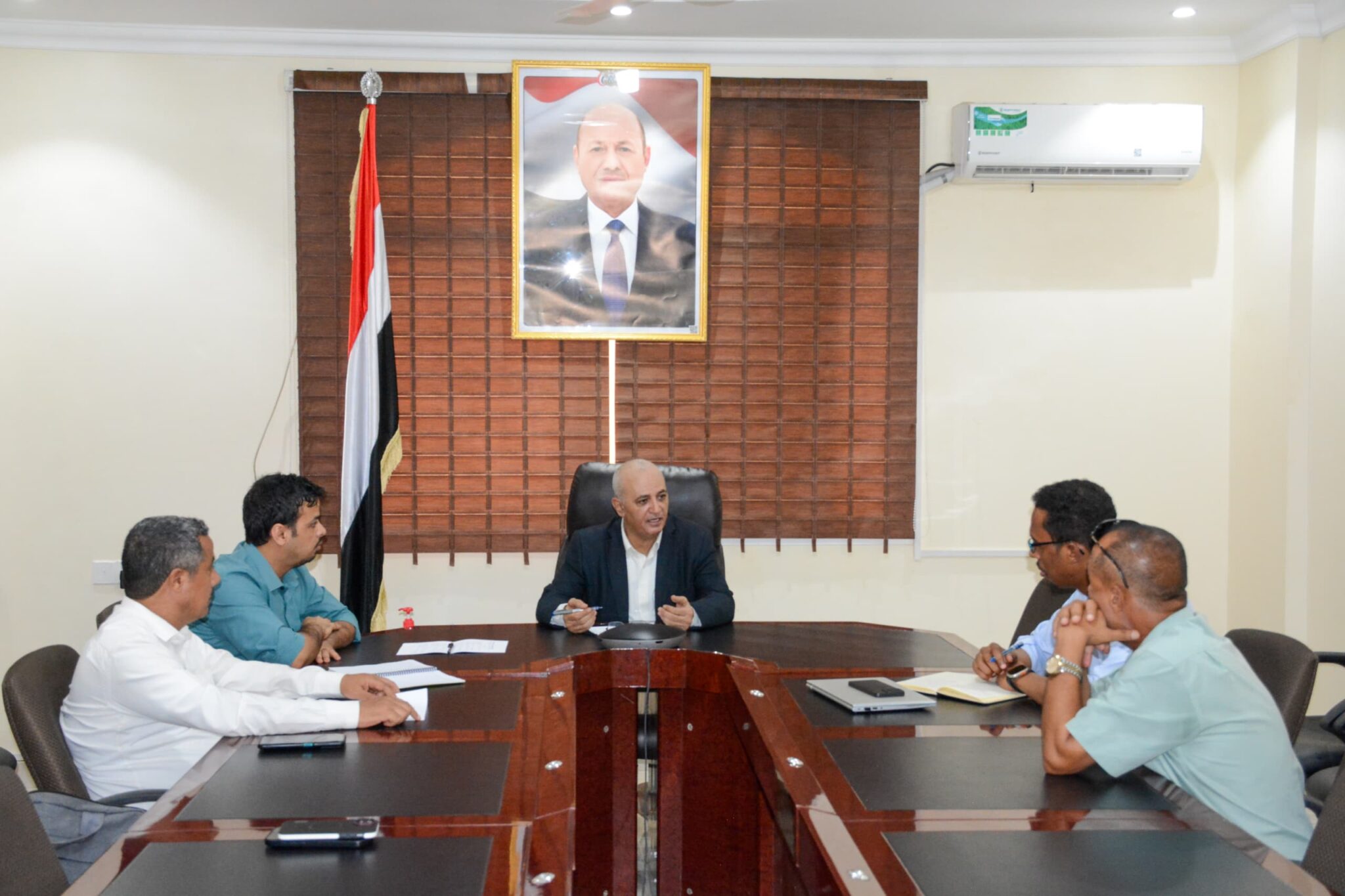 Water Minister discusses livelihood project plan and inspects Aden water pipeline.