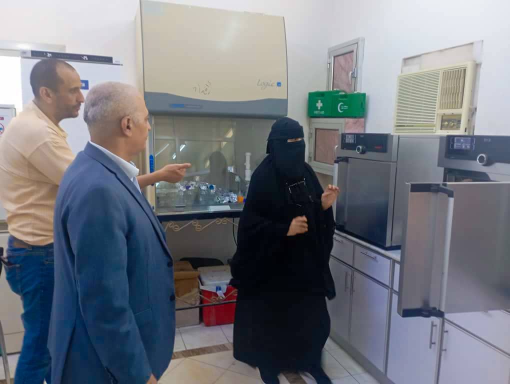 Water and Environment Minister inspects Aden's Khormaksar water tank project site.