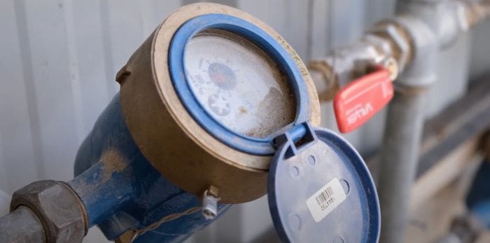 Black market: Houthi militia sells water meters for 500,000 riyals to consumers in Ibb.