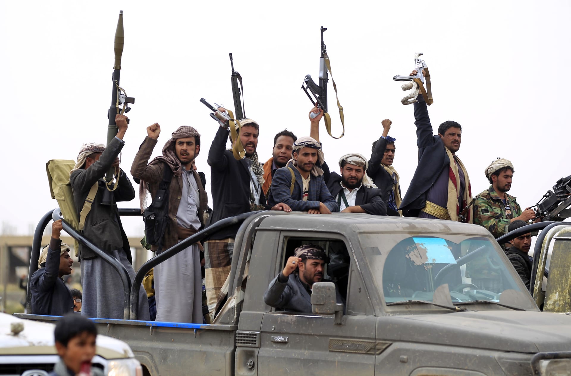 In Ibb, Houthi militia abducts 41 individuals, mostly children, in connection with September Revolution celebrations.