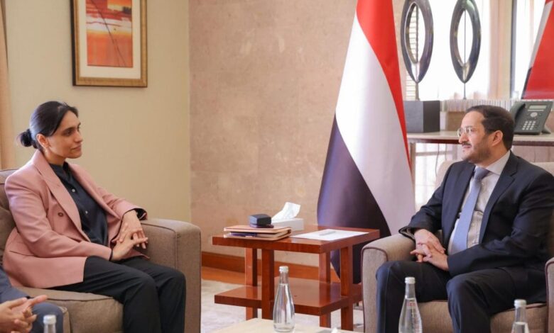 Presidential Leadership Council member Othman Majali meets with the British Ambassador to Yemen.