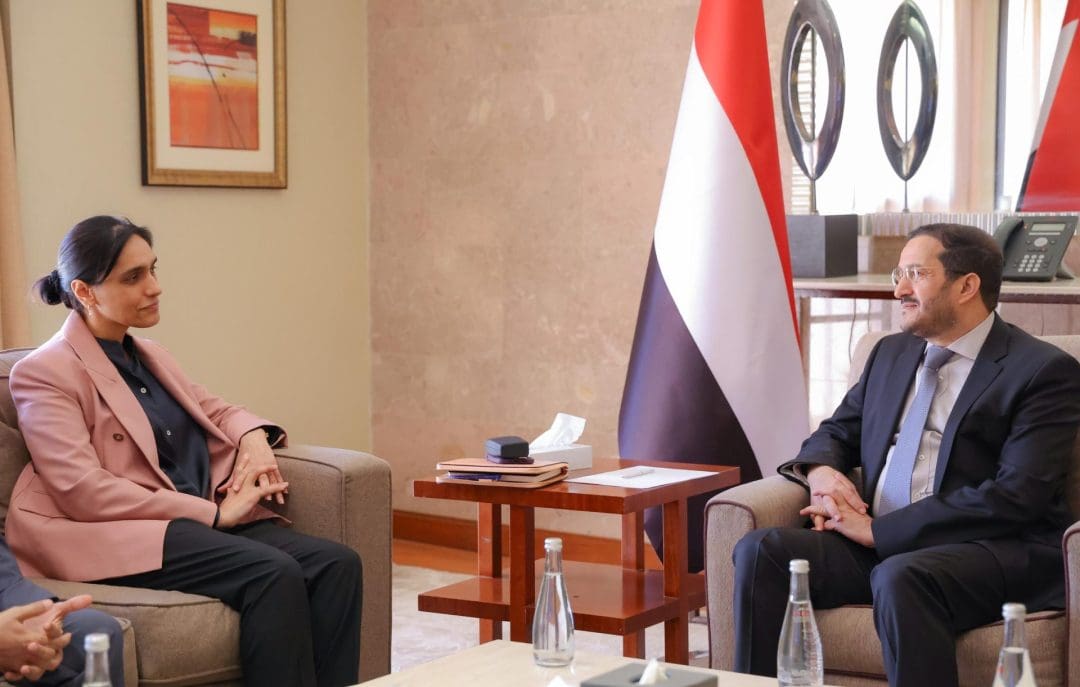 Presidential Leadership Council member Othman Majali meets with the British Ambassador to Yemen.