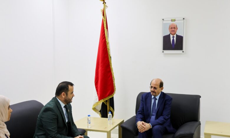 The Foreign Minister meets with the International Organization for Migration representative in Yemen.