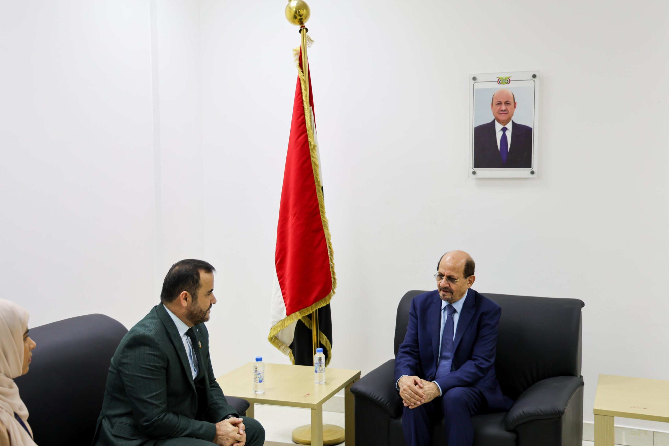 The Foreign Minister meets with the International Organization for Migration representative in Yemen.