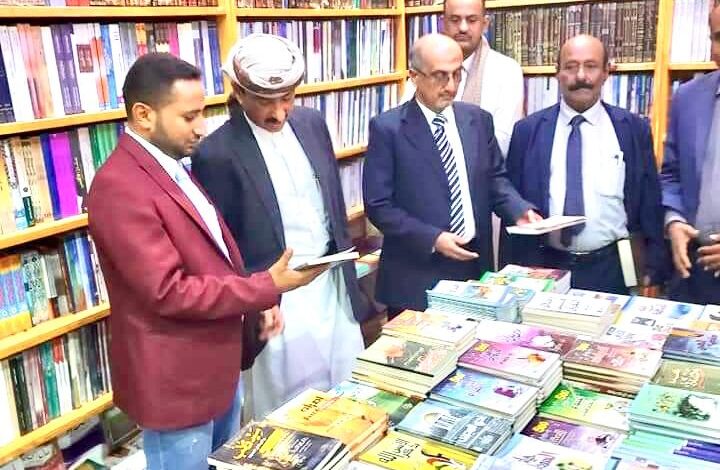 The Governor of Shabwa inaugurates the fifth book fair in the province, promoting literature and culture in the region.