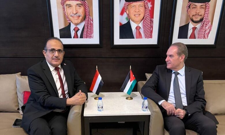 The Health Minister discusses strengthening bilateral cooperation in the health sector with his Jordanian counterpart.