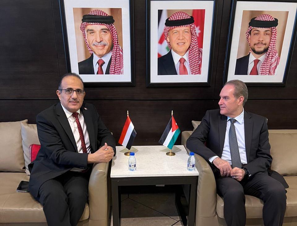 The Health Minister discusses strengthening bilateral cooperation in the health sector with his Jordanian counterpart.