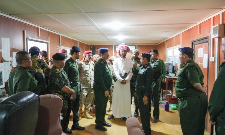 The Interior Minister inspects operations at the Al-Wadiah land port.